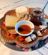 Load image into Gallery viewer, Scalloped Bread Board